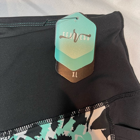 LuLaRoe Fearless Crop Fitness Leggings - Picture 5 of 7